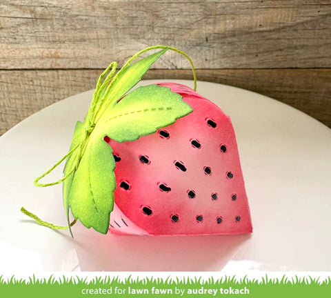 Lawn Fawn - Strawberry Treat Box Die